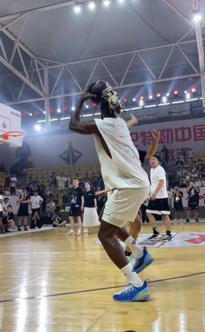 巴特勒连续七场比赛得分超过爆冷，中国队不断突破！